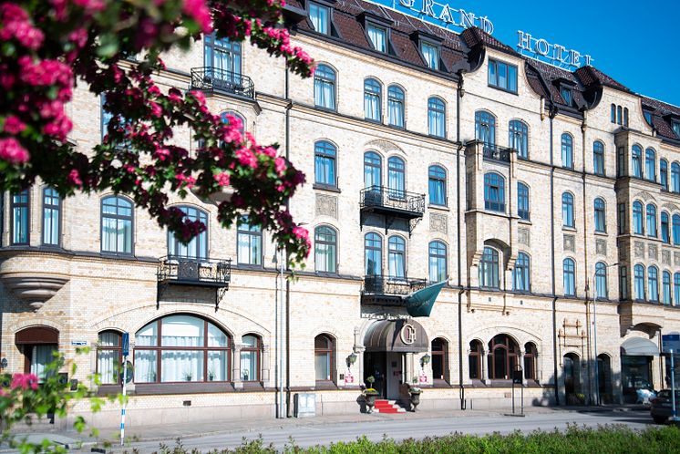 Grand_Hotel_Exterior_Maj_HI_2.JPG