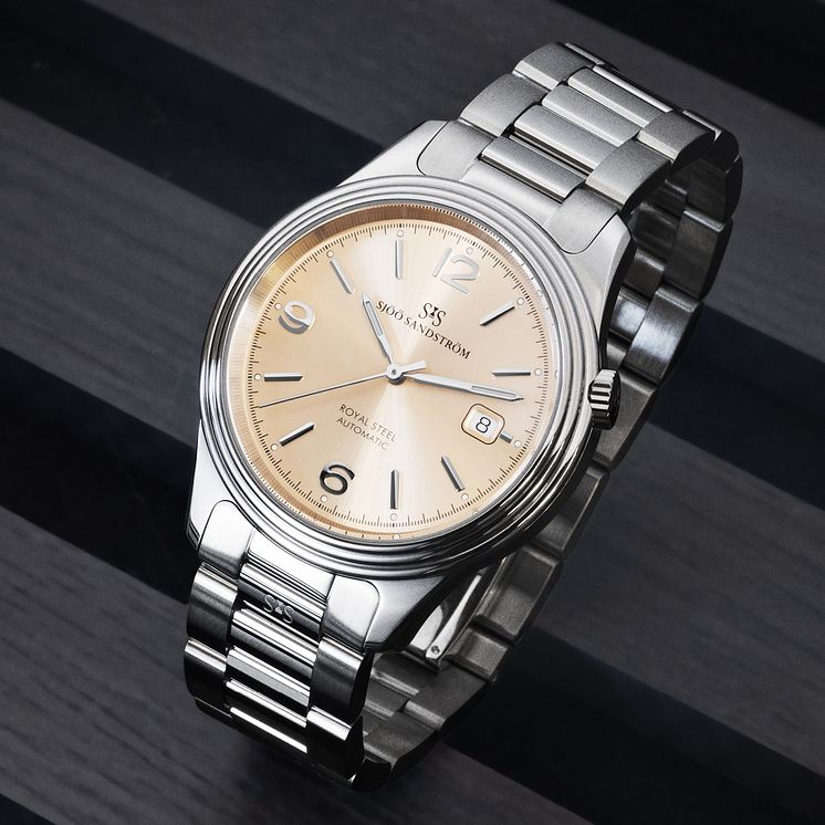 RSC 41mm Champagne closer.jpg