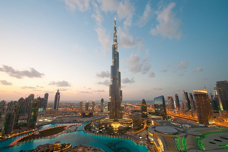 DEST_UNITED-ARAB-EMIRATES_DUBAI_THEME_CITYSCAPE_SUNSET_GettyImages-183371461_Universal_Within usage period_101370.jpg