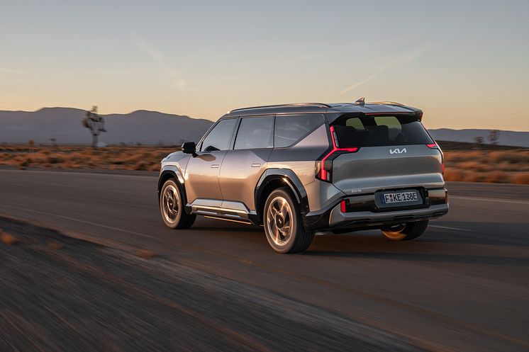 kia-ev9-gt-my25-exterior-highres-5647x3765-04.jpg