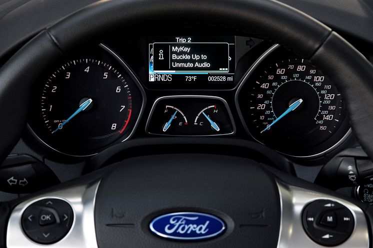 Ny teknik från Ford hjälper föräldrar hindra unga bilförare från att ringa eller SMS:a bakom ratten 