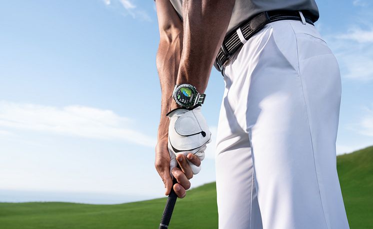 Huawei Watch Ultimate Green golf.jpg