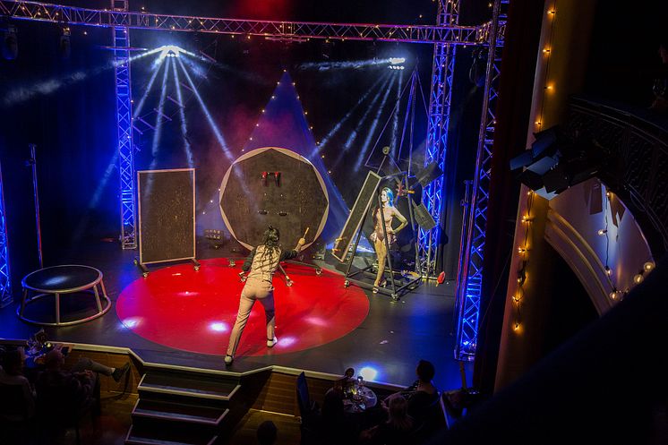 Krystallpalast Varieté Leipzig - "DRAHTSEILAKT - Varieté trifft Retro-Zirkus"