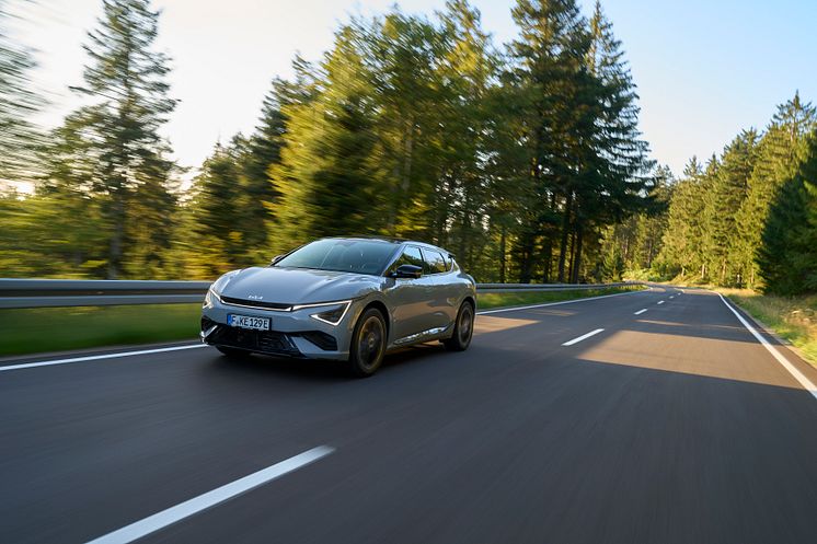 kia-all-new-ev6-gtline-my25-wolf-grey-outdoor-dynamic-print-3600x2400-002.jpg