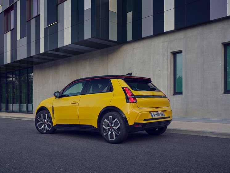 Renault 5 E-Tech electric - iconic cinq version - Pop Yellow!fra siden stille.jpg