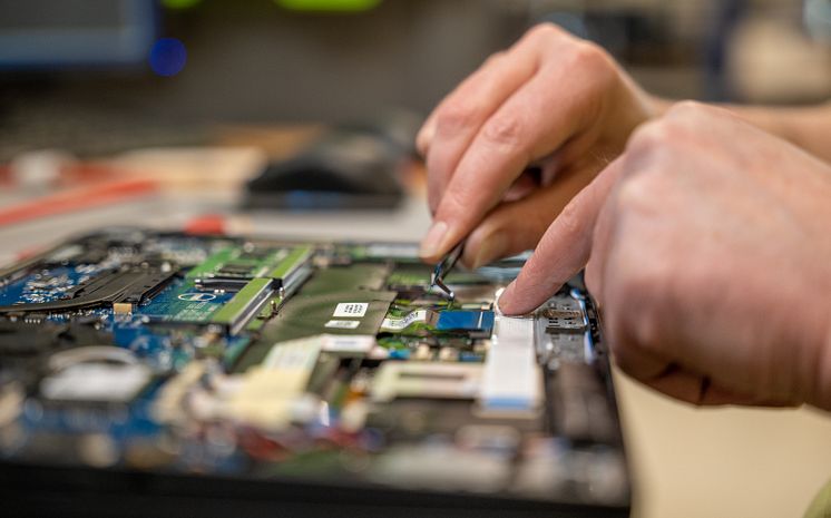 Rekonditioneringsprocessen_inuti-dator-detaljer_refurbed.jpg