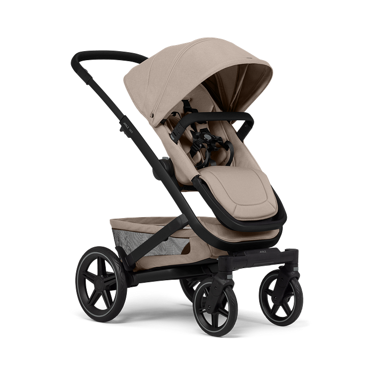 Joolz Geo3_Seat_Perspective_Sandy taupe_All black.png
