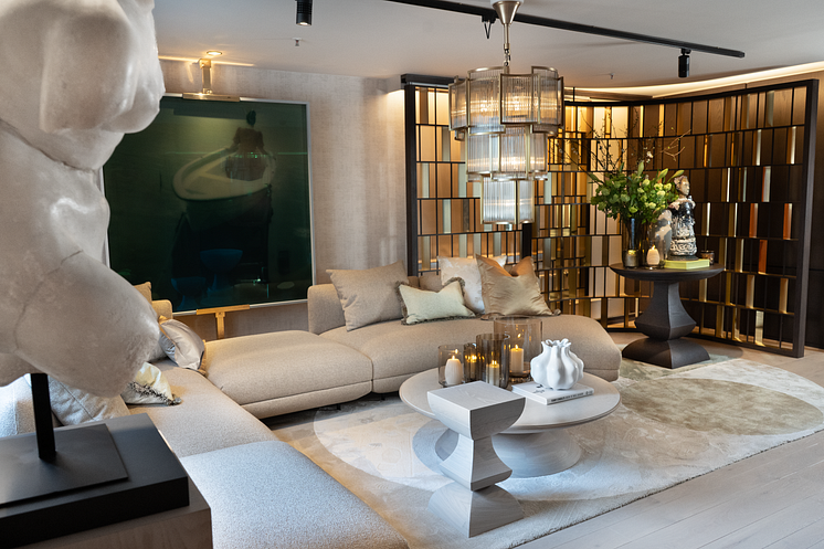 TheRoyalSuite_living room_3.png