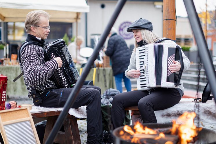 Koselig og stemningsfullt innslag på Matlystfestivalen - FOTO Ringsaker kommune.JPG