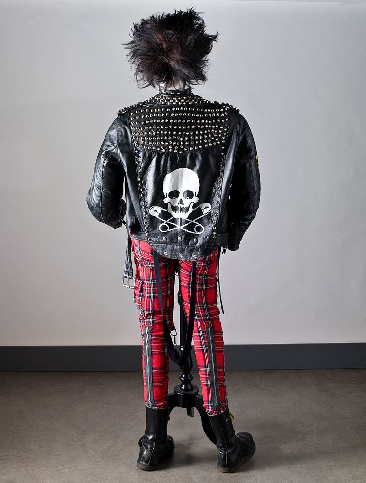 Punk-klädsel från 1980-talets början. Foto: Mats Landin, Nordiska museet.