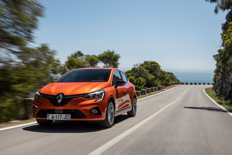 All-new Renault Clio Intens - Orange Valencia (5)