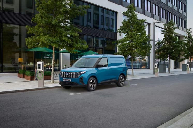FORD_2024_E-Transit_Courier_03.jpg
