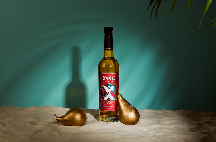 Xanté Rum & Pear med guldpäron, liggande