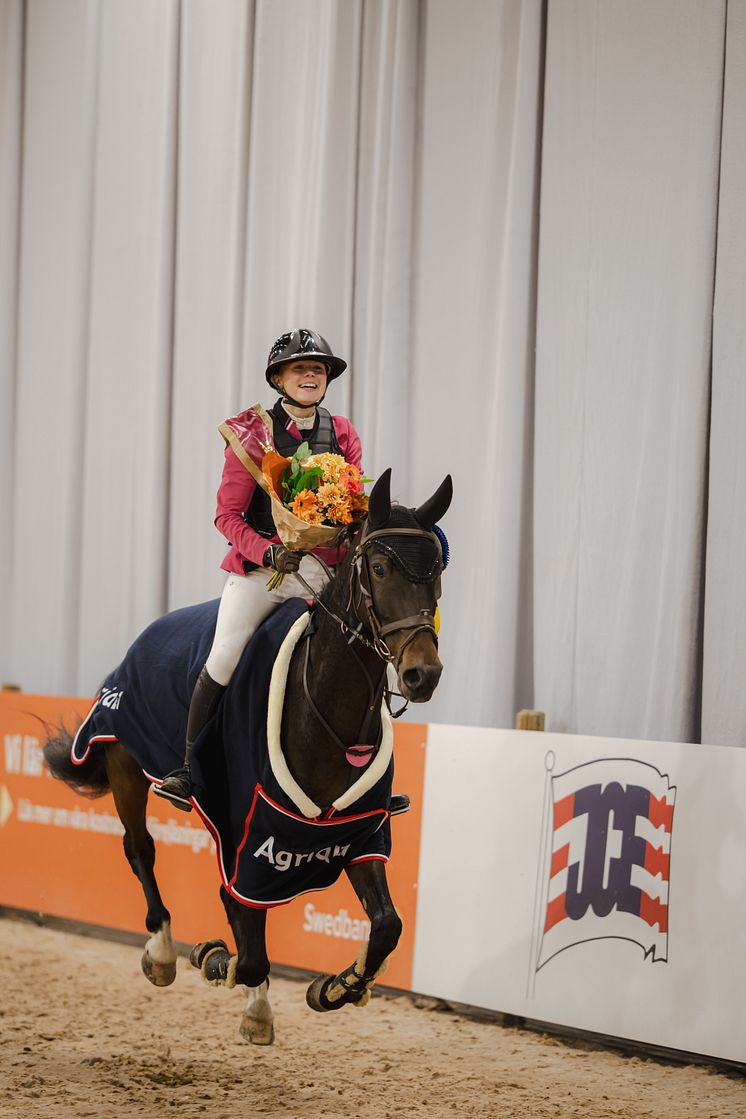 Ella Olsson - Jolly Coeur, Föreningen Carlstad Sportriders JHS 2024 - Agria Pony Trophy - Final Kat. D-109.jpg