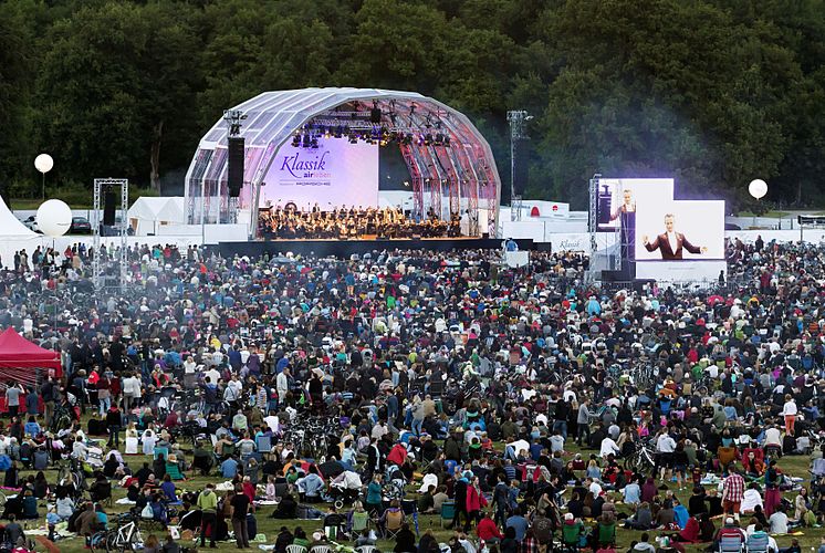 Picknicken unter Abendhimmel: Klassik airleben im Leipziger Rosental