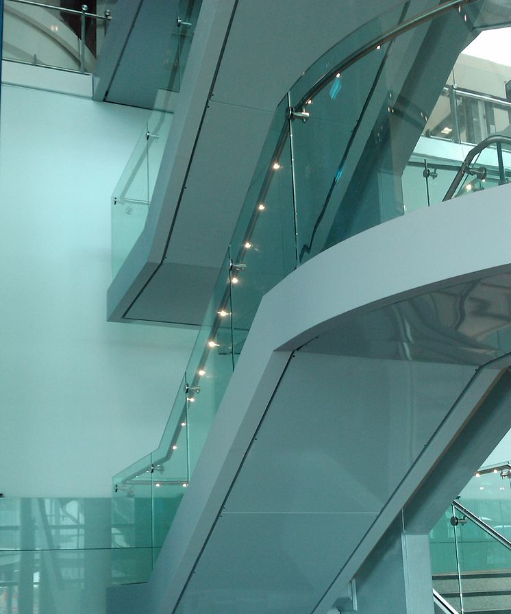 Fox Design presenterar HLS ledstång- och trappbelysning med LED på Dublin Airport. Bild 2