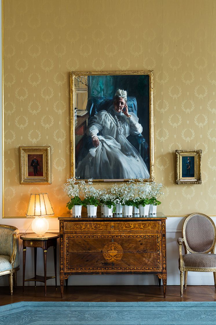 Detaljbild av Salongen i Sällskapsvåningen. Porträtt av prins Eugens mor, drottning Sophia av Anders Zorn (1909)