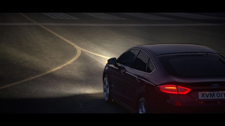 «The Fast and the Furious”-regissøren skapte dramatisk reklamefilm for nye Ford Mondeo på Sandane flyplass