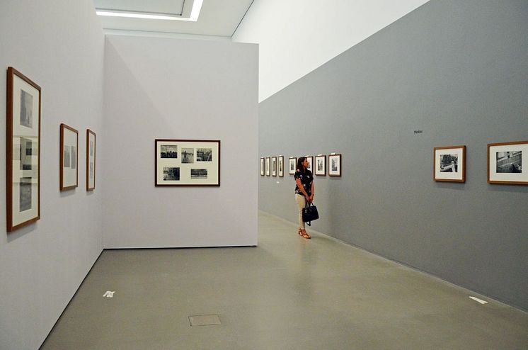 Blick in die Ausstellung "Gehaltene Zeit" im Museum der bildenden Künste Leipzig