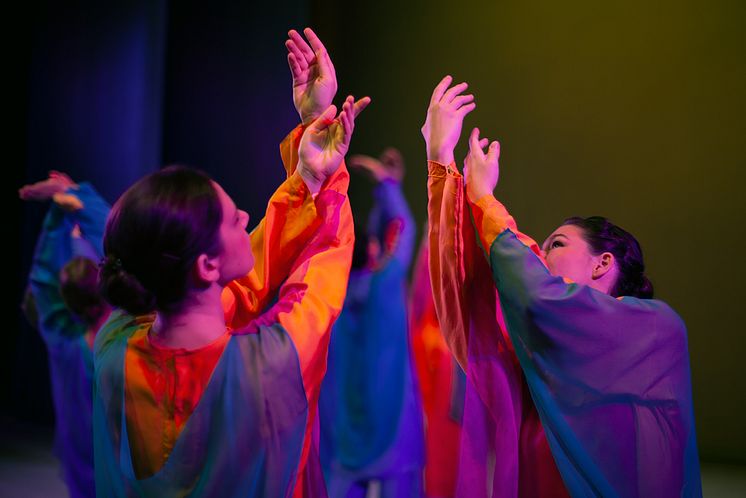 Goetheanum Eurythmie Ensemble Leuchtfaeden_by Katrin Oesteroth