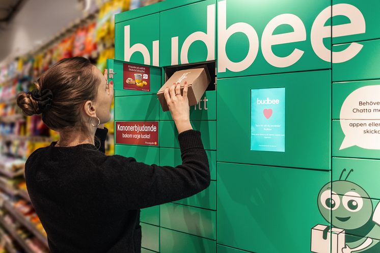 Pressbild - Budbee, 7-Eleven och Pressbyrån skapar gigantiska julkalendrar - fulla med överraskningar
