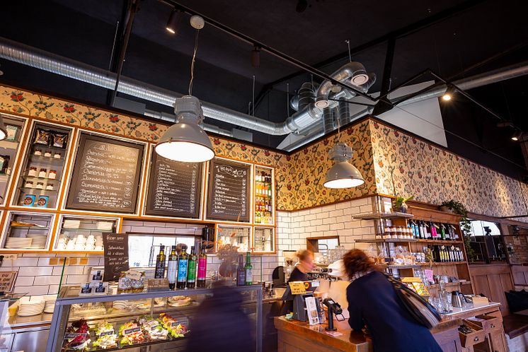 At the bakery Två Systrar, an impressive Lindab installation creates a comfortable indoor climate for both customers and staff.