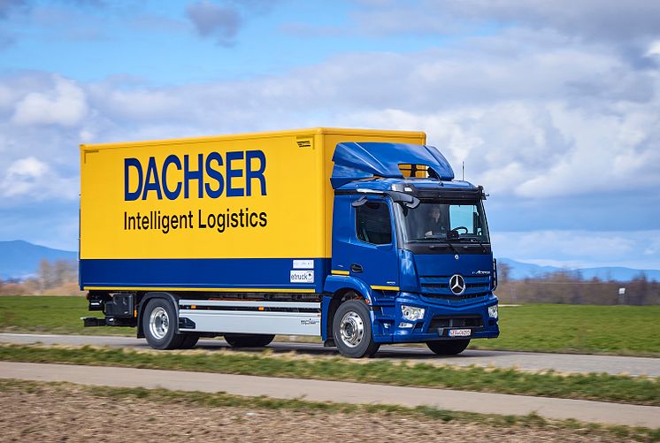 01_DACHSER_eActros_2022.jpg