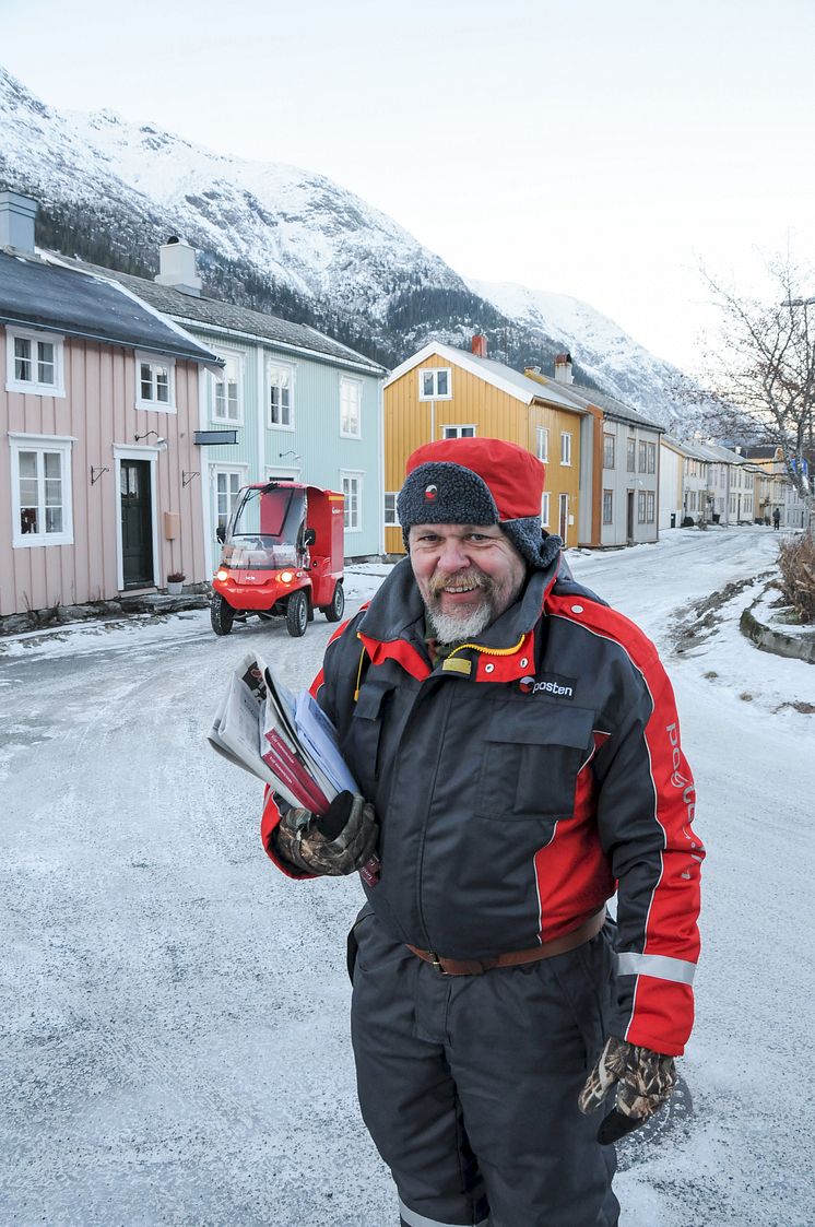 Postbud Birger likte sykkelen, men er strålende fornøyd med elmoped også.