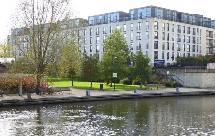 Bath Riverside 555