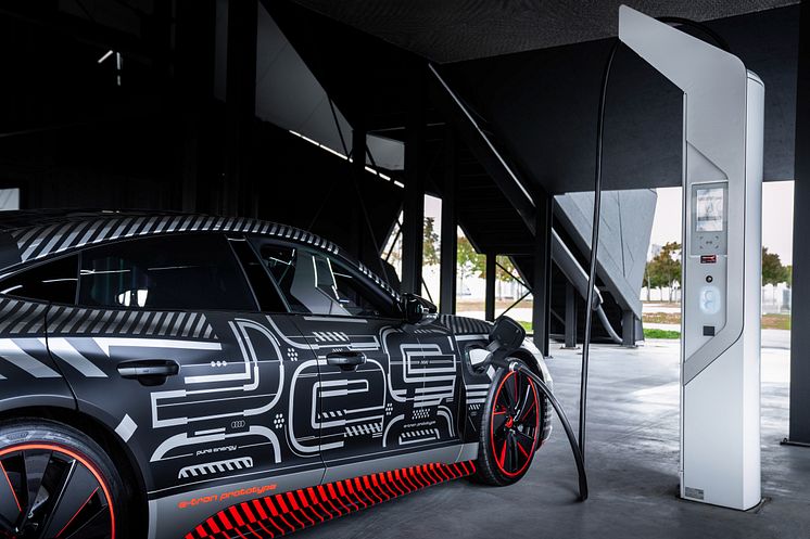 Audi e-tron GT concept (camouflage)