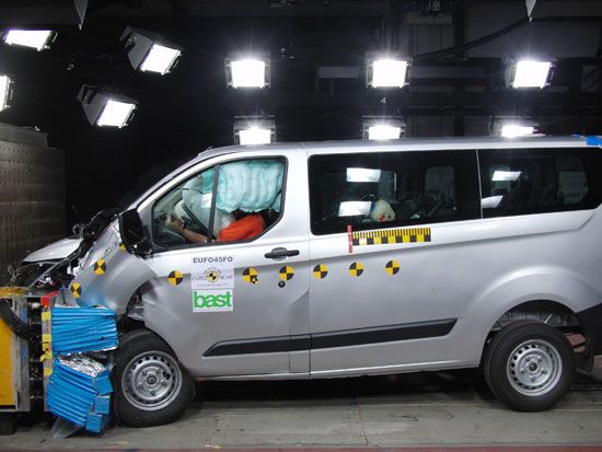 Nya Ford Transit- och Tourneo Custom når toppbetyg i EuroNCAP test av transportfordon - bild 1