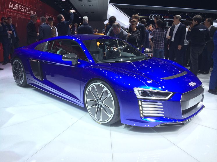 Audi R8 e-tron præsenteret på Geneve Motor Show 2015