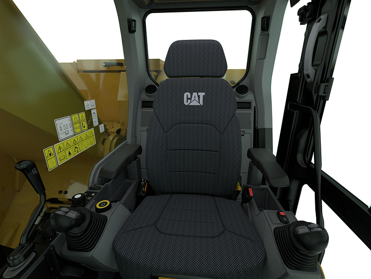 Cat 325 - i hytten-2.png