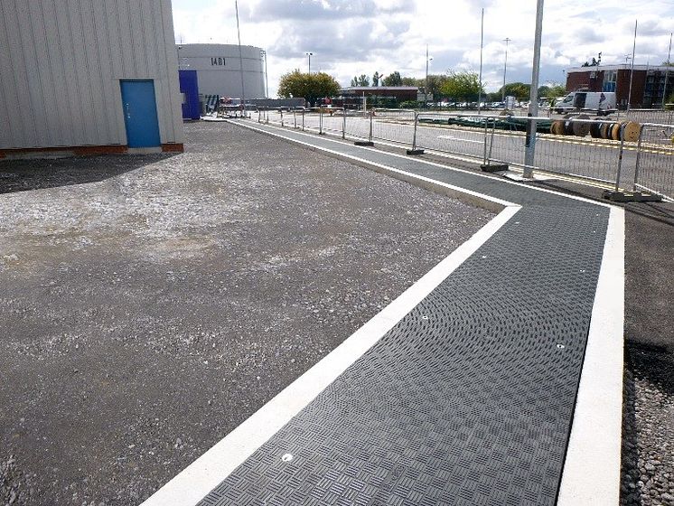 Custom Fibrelite GRP trench covers were installed at Lindley Oil Rafinery