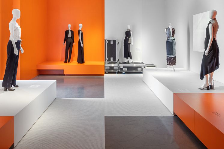 Installationsbild från utställningen Margiela, åren med Hermès