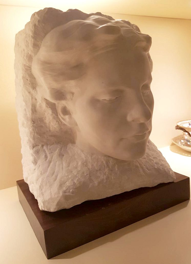 Kvinneportrett av Gustav Vigeland (marmor) gjenfunnet