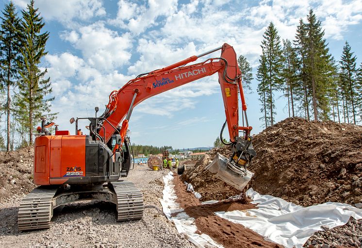 ZX225USLC-6_Hitachi_bandgrävare_sidbild_1453