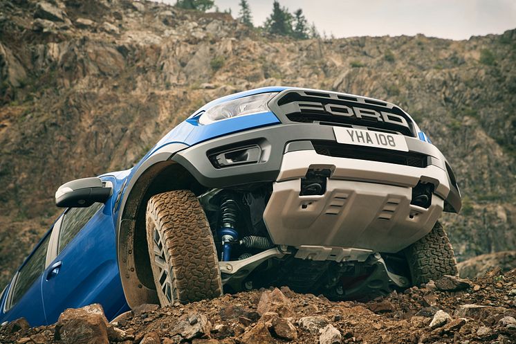 2018_FORD_RANGER_RAPTOR_WILDTRAK_Shot19_SuspensionBashPlateStatic_06