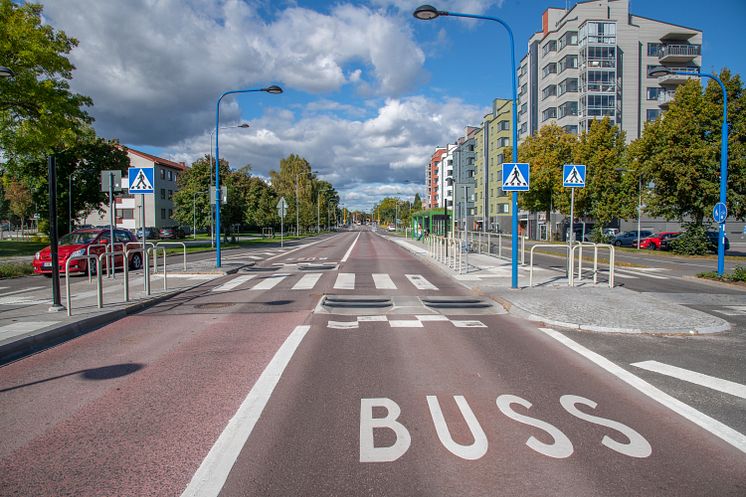 Busskörfält och gångpassage