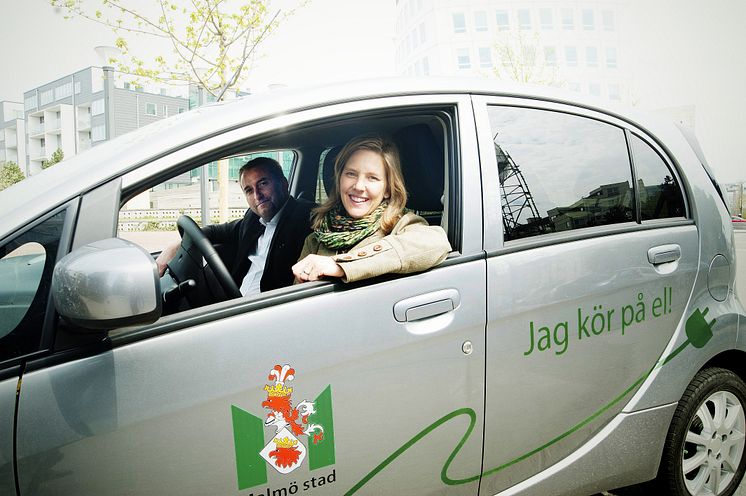 Karolina Skog och Stefan Bengtsson deltar Oresund Electric Car Rally 2012 (bild 2)