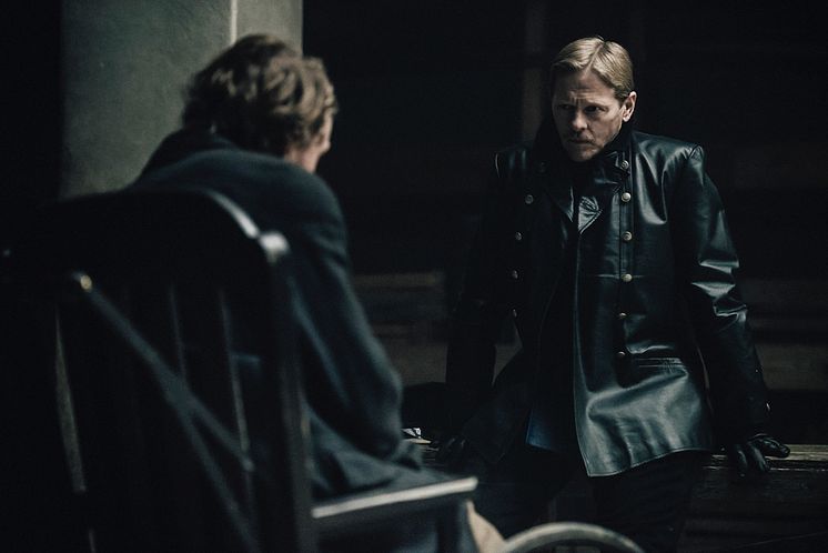 I KRIG OG KÆRLIGHED. Thure Lindhardt