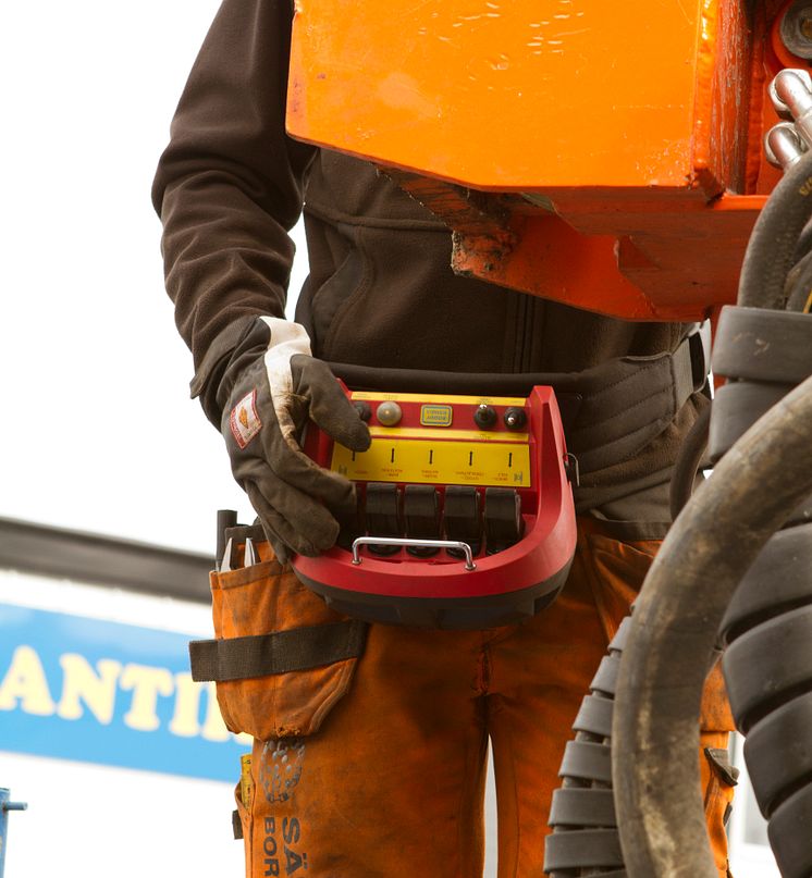 A Cavotec radio remote control unit at a drill rig site