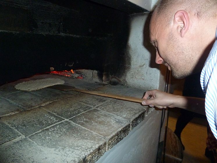 Tunnbrödsbakning vid Tunnbrödsakademiens första möte