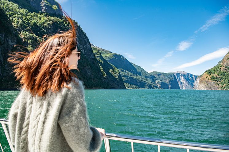 Reis miljøvennlig til Flåm med elektrisk fjordcruise