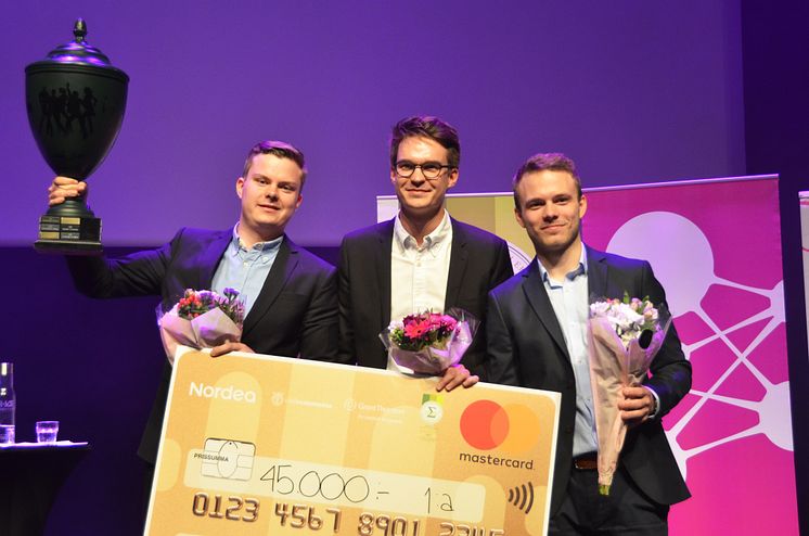 SM i Ekonomi med vinnande lag från Linköpings universitet från vänster Erik Almgren, Nils Schönning och Rickard Björkman