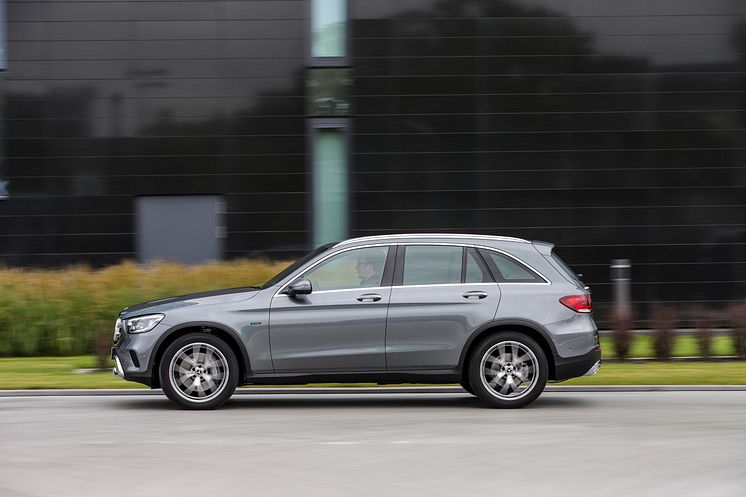 Mercedes-Benz Laddhybrid-GLC 300e 4MATIC-02