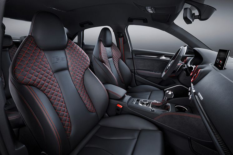 Audi RS 3 Limousine - interiør