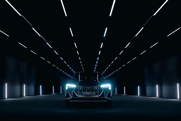 Audi e-tron Sportback 55 quattro with digital matrix LED headlights in the Audi light tunnel