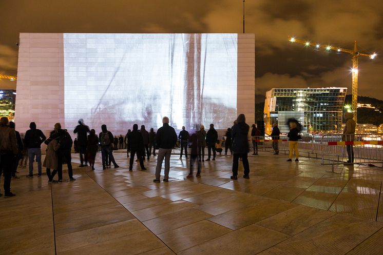 Oslo Kulturnatt 2018 Videokunst på operataket foto Richard Ashton