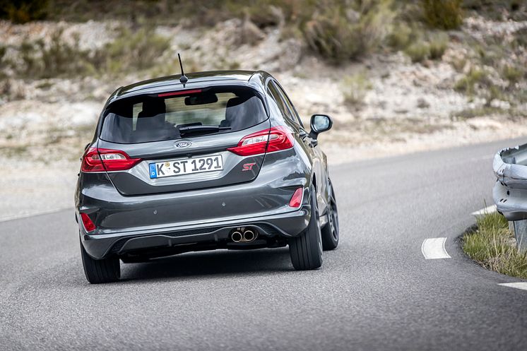 2018FordFiesta_MAGNETIC_ST_13